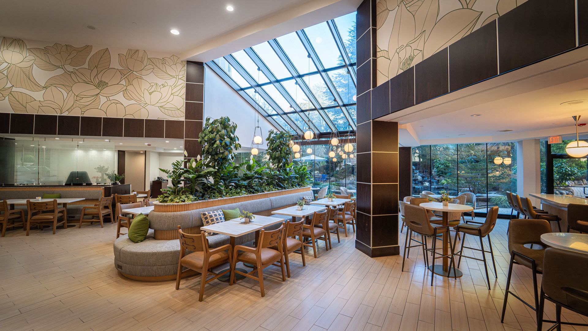 Holiday Inn Express Generation Design: Express Café, Public Space, Flexible Rooms